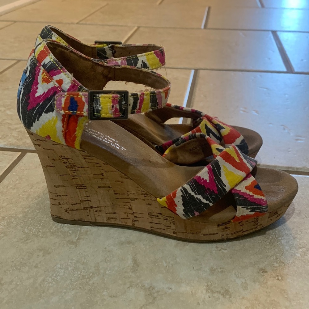 TOMS wedges